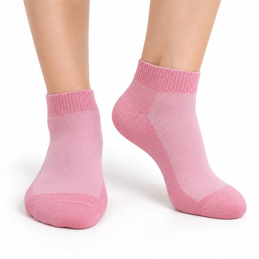Elsdon Merino Blend Ankle Socks - model